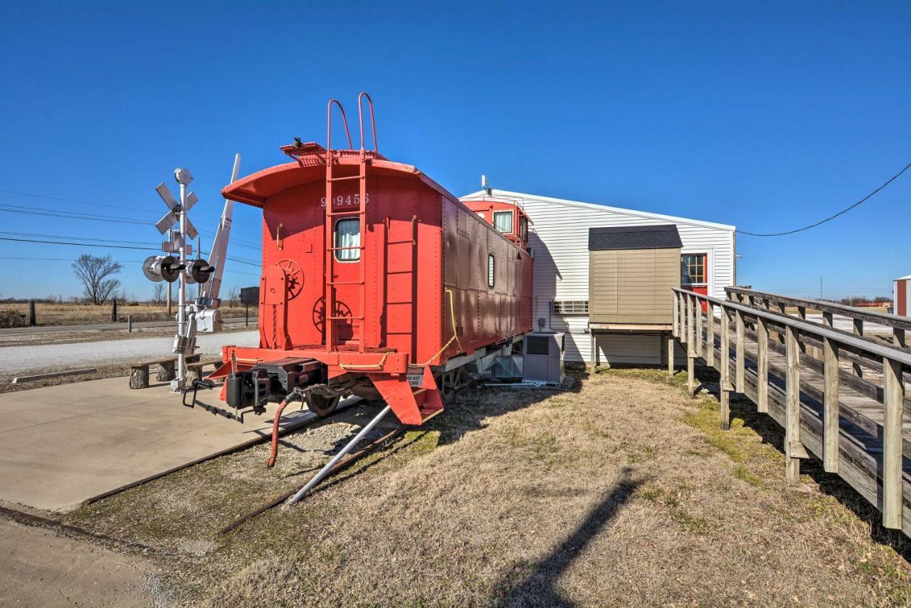 Unique Joplin Gem Converted Train Car Studio Bagian luar foto