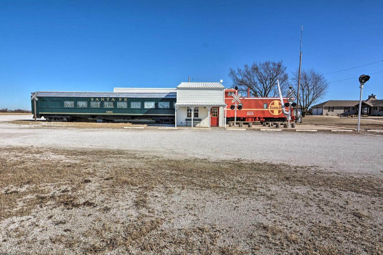 Unique Joplin Gem Converted Train Car Studio Bagian luar foto