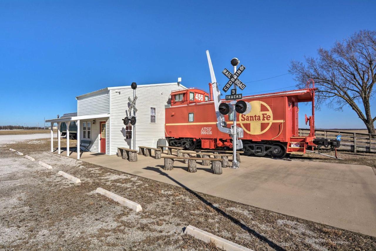 Unique Joplin Gem Converted Train Car Studio Bagian luar foto