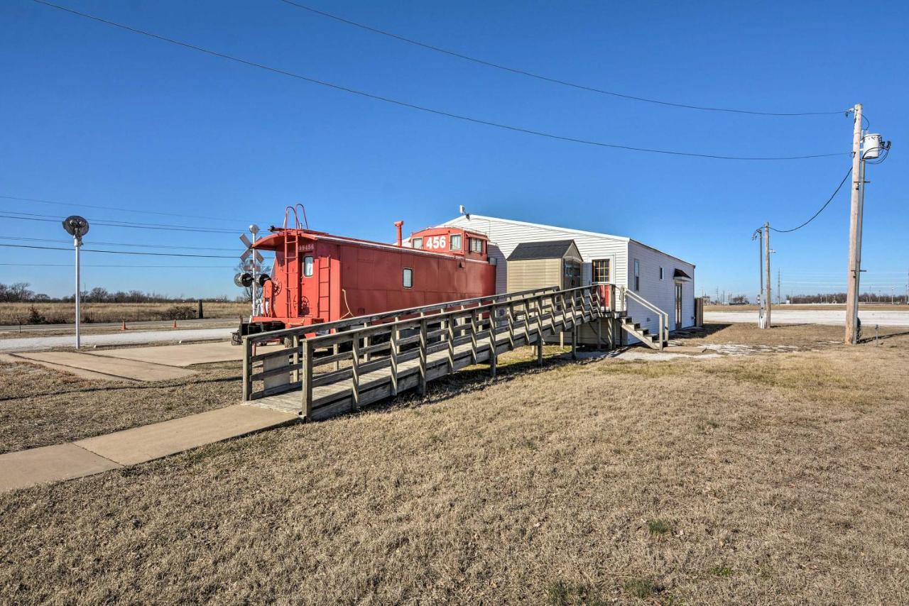 Unique Joplin Gem Converted Train Car Studio Bagian luar foto