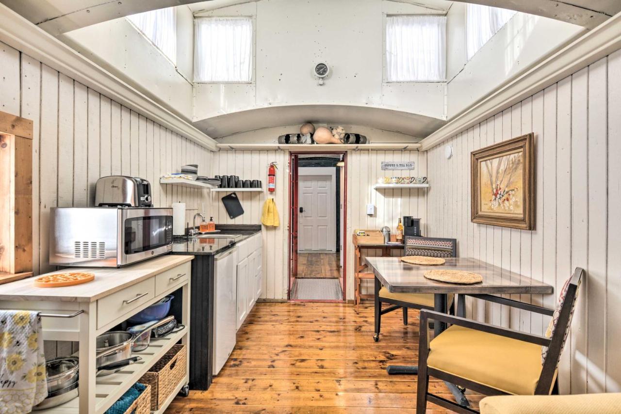 Unique Joplin Gem Converted Train Car Studio Bagian luar foto