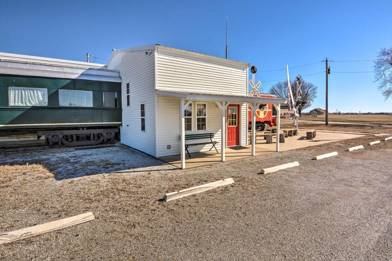 Unique Joplin Gem Converted Train Car Studio Bagian luar foto