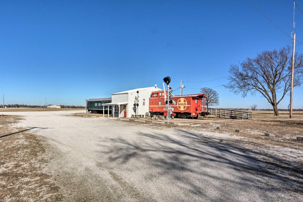 Unique Joplin Gem Converted Train Car Studio Bagian luar foto
